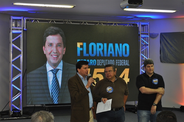 Floriano Pesaro, Carlão Pignatari e Junior Marão no lançamento da campanha em Votuporanga (Foto: Daniel Castro)