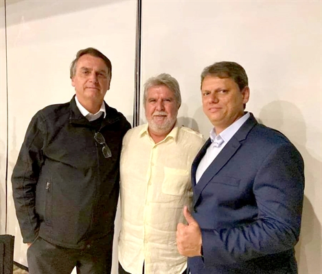 O prefeito Jorge Seba acertando as bases após o temporal de quinta-feira. Agora está de bem com Bolsonaro e Tarcísio de Freitas. E assim parte para o segundo turno. (Foto: Assessoria)