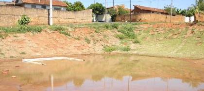 Morador reclama de obra parada no Santa Amélia