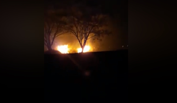 O Corpo de Bombeiros foi acionado e esteve no local para combater o fogo (Foto: Divulgação)