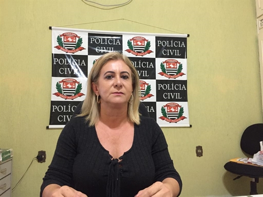 A delegada da DDM de Votuporanga, Edna Freitas,  comentou brevemente sobre as investigações do caso (Foto: Érika Chausson/A Cidade)