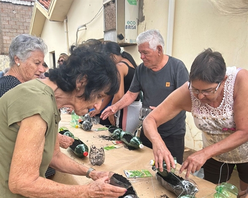 Atividade realizará a implantação, o plantio e a colheita de hortaliças no Centro de Referência de Assistência Social (Cras) Leste, do bairro São Damião, até 18 de dezembro  (Foto: Unifev)