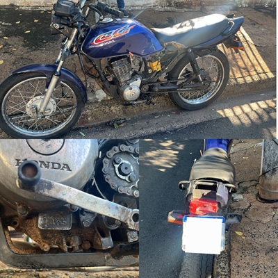 A moto estava com licenciamento vencido, placa falsificada, numeração do motor suprimida e com características diferentes (Foto: Divulgação)