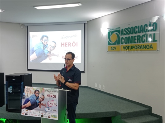 O presidente da ACV, Glauco Fernando Ventura da Costa, no lançamento da campanha  (Foto: A Cidade)