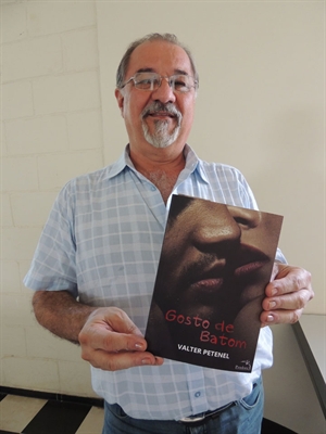 Valter Petenel lança o livro “Gosto de Batom”