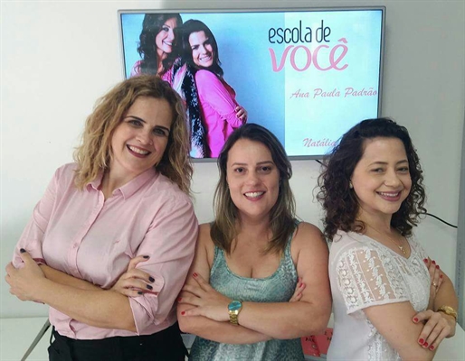 A personal organizer Caroline Diniz ao lado das emabaixadoras da escola na cidade, Grazi Cavenaghi e Thaise Magossi (Foto: Arquivo Pessoal)
