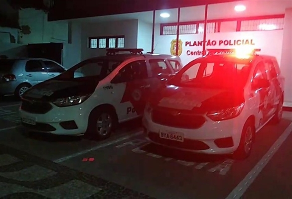 A Polícia Militar de Votuporanga prendeu na noite da quarta-feira (11) um casal que assaltou um estabelecimento comercial   (Foto: A Cidade)