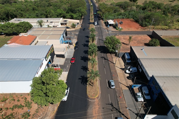 Recapeamento avançou nos últimos dias pelo 5º Distrito Industrial chegou também na avenida Onofre de Paula (Foto: Prefeitura de Votuporanga)