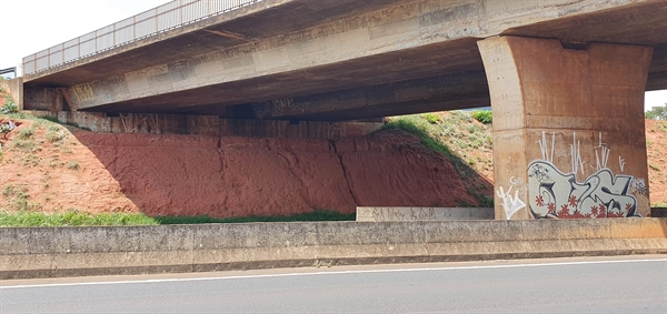  Vereadores relataram supostos problemas estruturais no “Pontilhão do Vilar”, e Prefeitura contratou empresa para avaliação (Foto: Reprodução)