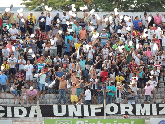 Torcedor paga meia-entrada para ver o CAV