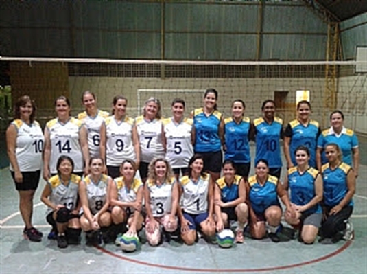 Equipe master participa de torneio de vôlei