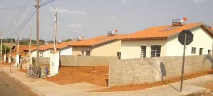 Dez famílias recebem casas no bairro Santa Amélia