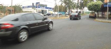 Veículos são contados em avenidas para uso de radar