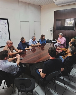 Representantes da Associação Comercial de Votuporanga se reuniram com o prefeito para falar da decoração de Natal deste ano (Foto: ACV)
