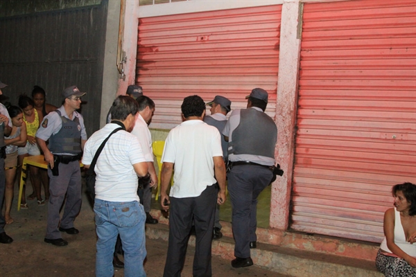 Pai e filha são mortos a tiros em bar