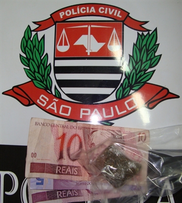 Droga foi localizada em poder do acusado - Crédito: Dise