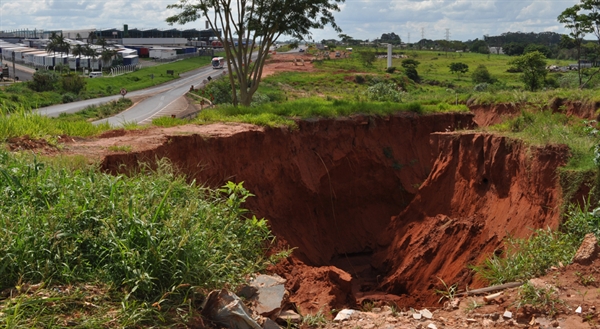 Falta desapropriar terreno para finalizar obra