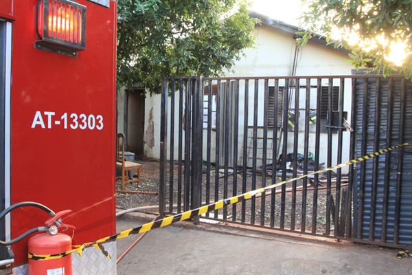 Jovem fica gravemente ferida após incêndio