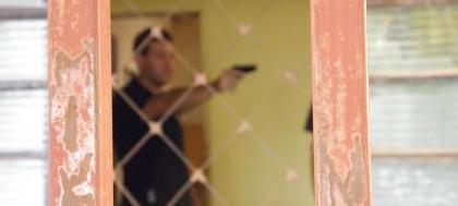 Polícia faz reconstituição de assassinato de jovem