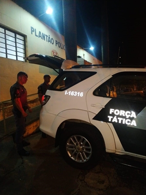 Os policiais realizavam patrulhamento quando avistaram o adolescente próximo a Concha Acústica do município (Foto: Divulgação/PM)