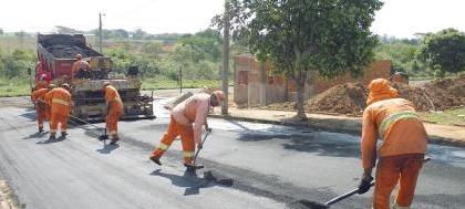 Bairro Jardim dos Pinheiros recebe recapeamento