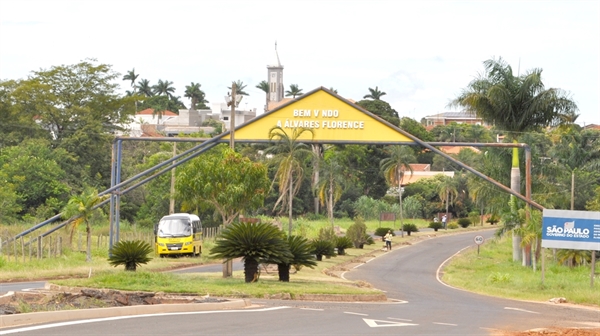 Cidade de Álvares Florence se prepara para o lançamento da decoração de fim de ano (Foto: A Cidade)