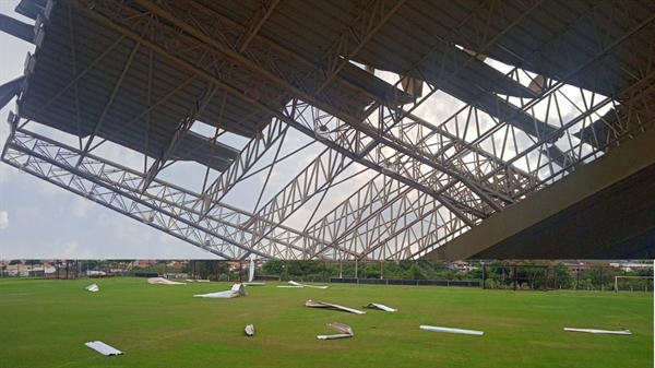 A Arena Plínio Marin ficou entre um dos pontos mais atingidos pela tempestade (Fotos: A Cidade)