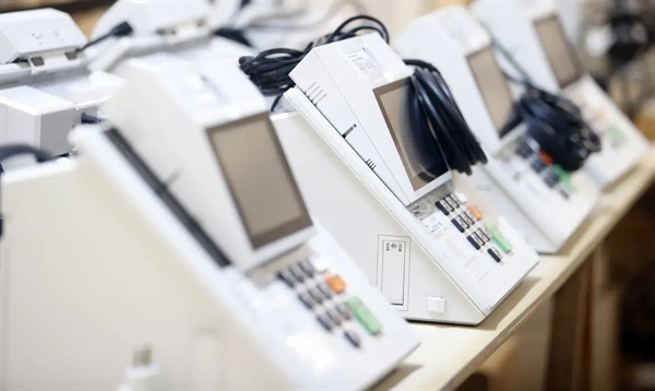  Não existe impedimento para um eleitor votar no segundo turno mesmo não tendo votado no primeiro  Foto: Paulo Pinto/Agência Brasil