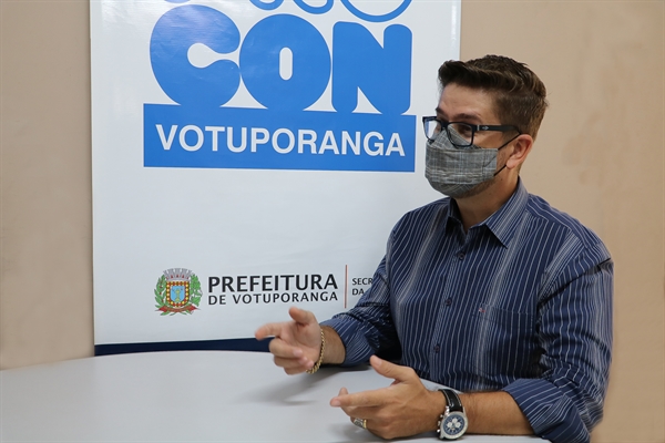 Para o diretor do Procon da cidade, Leandro da Conceição, é importante a família orientar os idosos sobre essa prática fraudulenta (Foto: Prefeitura de Votuporanga)