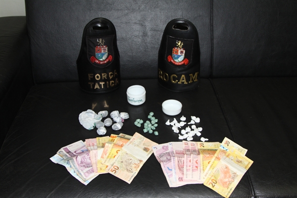 Dois adolescentes são apreendidos por tráfico