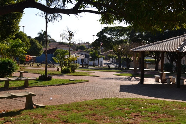 Prefeitura entrega praça no bairro São João