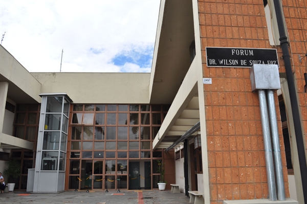 Acusado de atirar contra a ex vai a julgamento