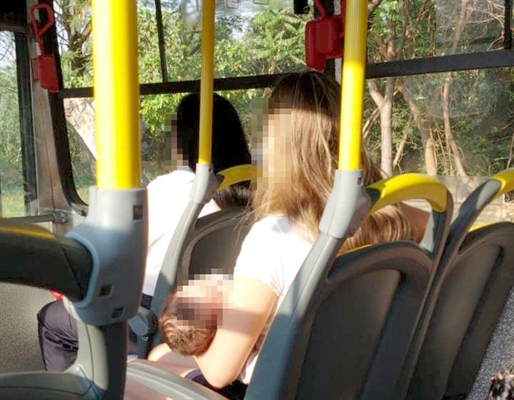 Moradores reclamaram que os ônibus do transporte público coletivo estão sem cortinas em Votuporanga (Foto: Arquivo Pessoal)