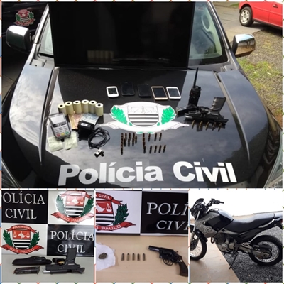 Em Votuporanga os policiais apreenderam armas, munições, moto e certa quantia em dinheiro (Foto: Divulgação/Polícia Civil)