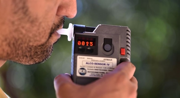 O homem foi submetido ao teste do bafômetro, tendo como resultado 1,0 mg/l de álcool por litro de alveolar (Foto: Reprodução/Internet) 