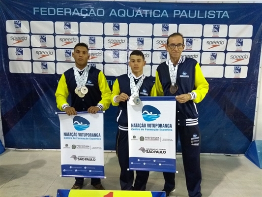 Érik Bilon, Keven Simões e Maurício Padilha conquistaram 12 medalhas para Votuporanga no Paulista de Paranatação