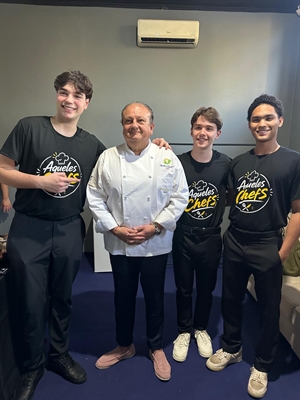 Eduardo Nogueira, João Ota e Miguel Seba, do canal Aqueles Chefes, participam de experiência gastronômica ao lado do chef Erick Jacquin (Foto: Divulgação)