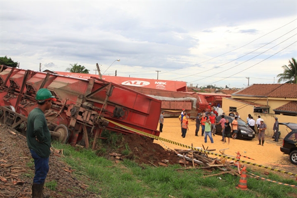 Descarrilamento provoca morte de oito pessoas