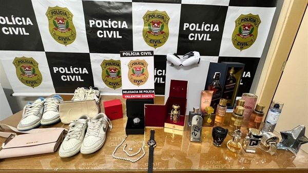 Nas casas dos acusados a Polícia Civil encontrou joias, roupas de grife e cartões bancários e equipamentos eletrônicos (Foto: Divulgação)