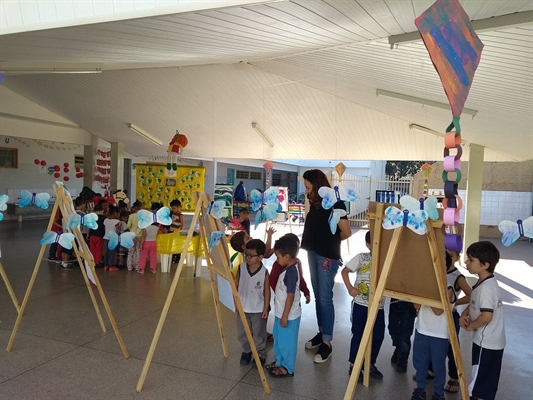 Mostra de Brinquedos Folclóricos aborda as brincadeiras populares do passado, substituídos pelos eletrônicos (Foto: Divulgação/Prefeitura de Votuporanga)