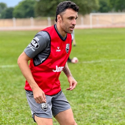 Caio Mancha chega ao Clube Atlético Votuporanguense com a responsabilidade de ser o “homem gol” (Foto: Rony Paz e Isis Madi/CAV)