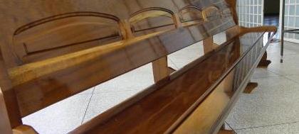 Paróquia Santa Joana inaugura novos bancos 