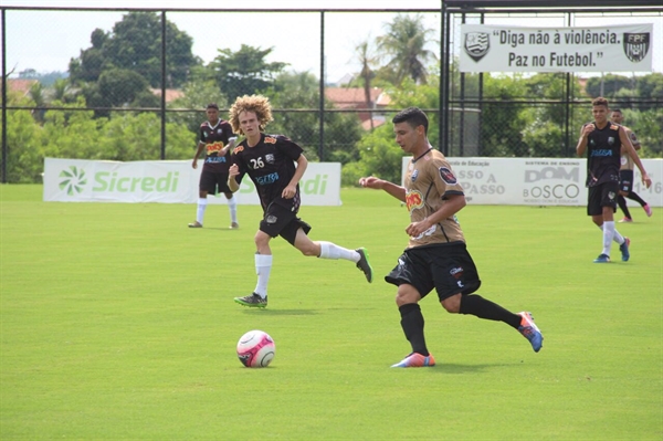 Volante Daniel de Carvalho nasceu em São Bernardo e já defendeu Palmeiras e Bragantino (Foto: Rafael Nascimento)