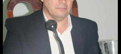 Osvaldo pede padronização das barracas da feira livre