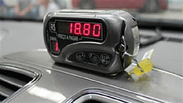 A vinda do instituto torna mais fácil e rápido o atendimento ao motorista de táxi que precisa fazer a verificação do taxímetro (Foto: Divulgação/Prefeitura)
