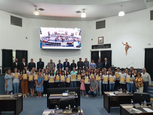 Alunos do Celtas se destacaram na Olimpíada de Sustentabilidade e receberam uma homenagem da Câmara Municipal (Foto: A Cidade)