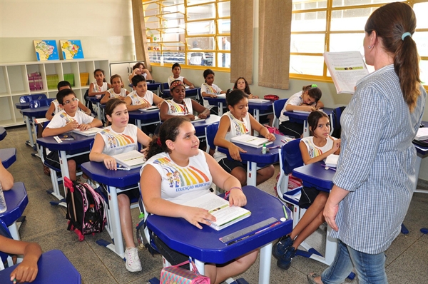 Mais de 100 professores estão afastados