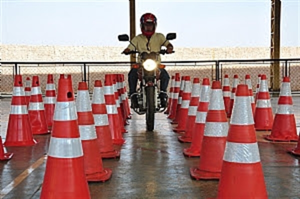 Prefeitura fecha cerco contra mototáxis clandestinos