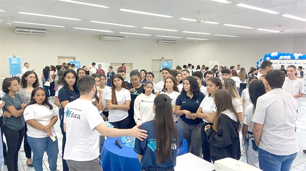 A feira de profissões da Faculdade Futura de Votuporanga reuniu jovens da cidade e região no Centro Social  (Foto: Futura)