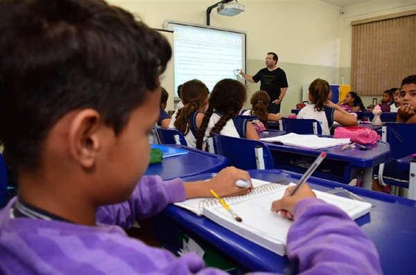 Escolas abrem hoje matrículas para 2016